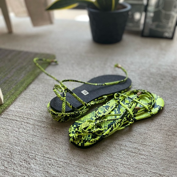 Neon Green Lace Up Snakeskin Sandals Size 38 - Picture 5 of 5